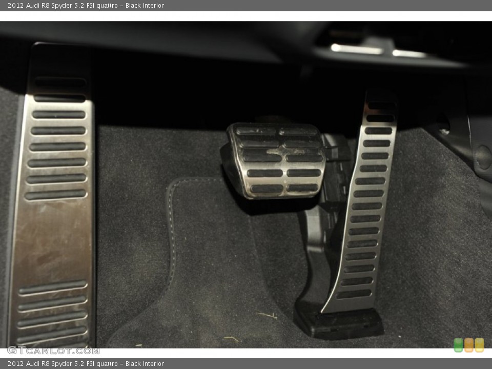 Black Interior Controls for the 2012 Audi R8 Spyder 5.2 FSI quattro #56653324