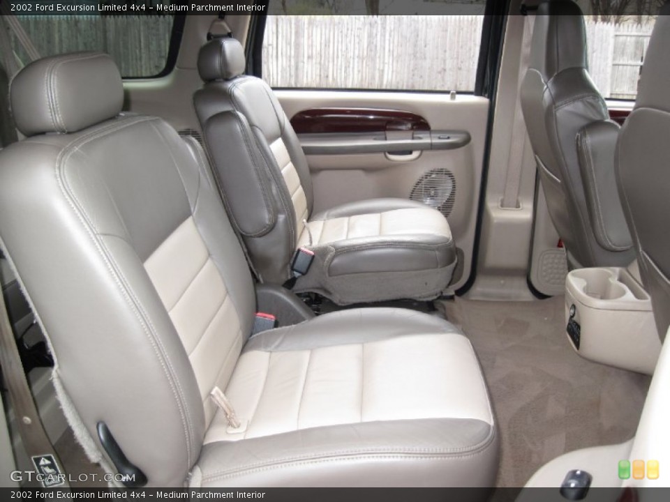 Medium Parchment Interior Photo for the 2002 Ford Excursion Limited 4x4 #56654181