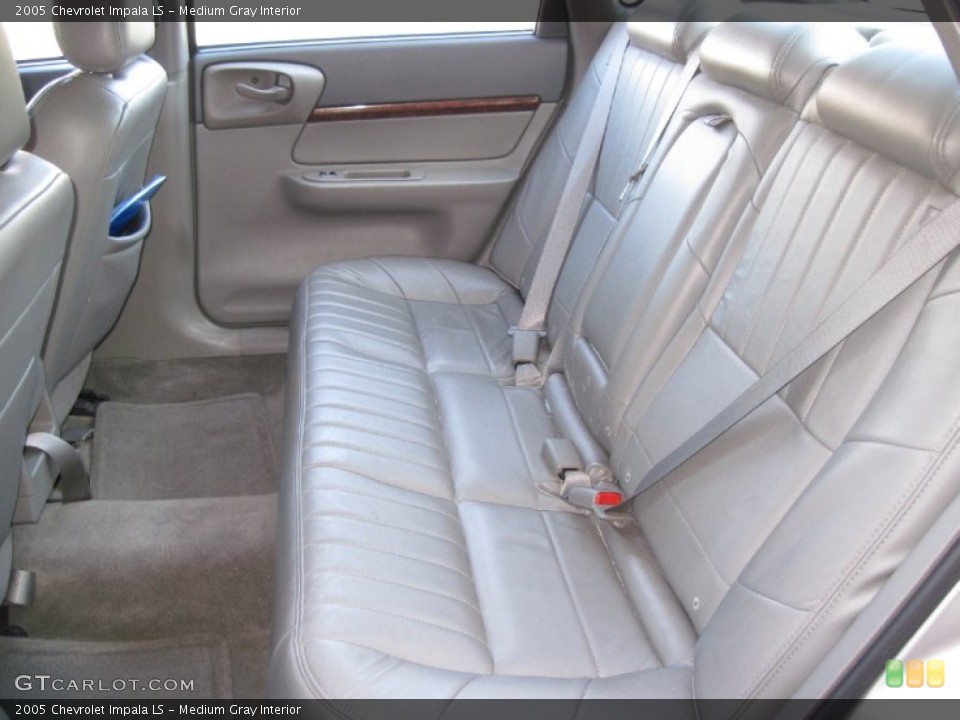 Medium Gray Interior Photo for the 2005 Chevrolet Impala LS #56656902