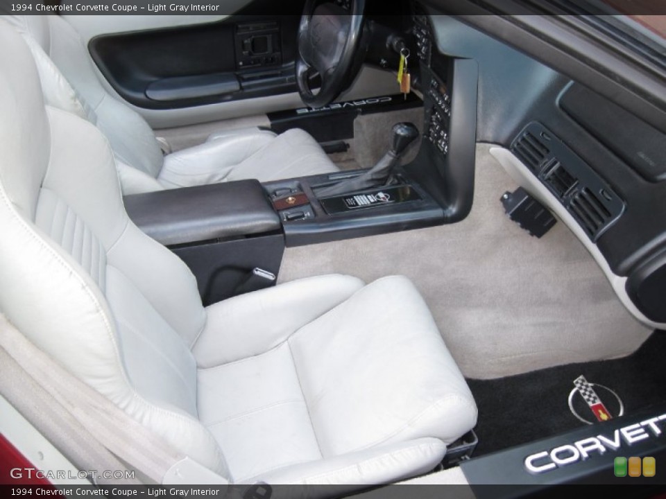 Light Gray Interior Photo for the 1994 Chevrolet Corvette Coupe #56664319