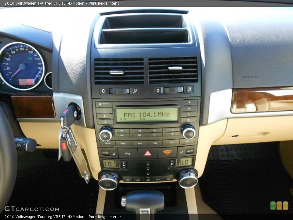 Pure Beige Interior Controls for the 2010 Volkswagen Touareg VR6 FSI 4XMotion #56665368