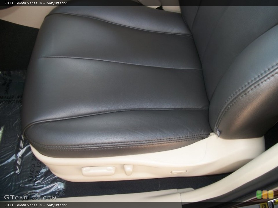 Ivory Interior Photo for the 2011 Toyota Venza I4 #56705589