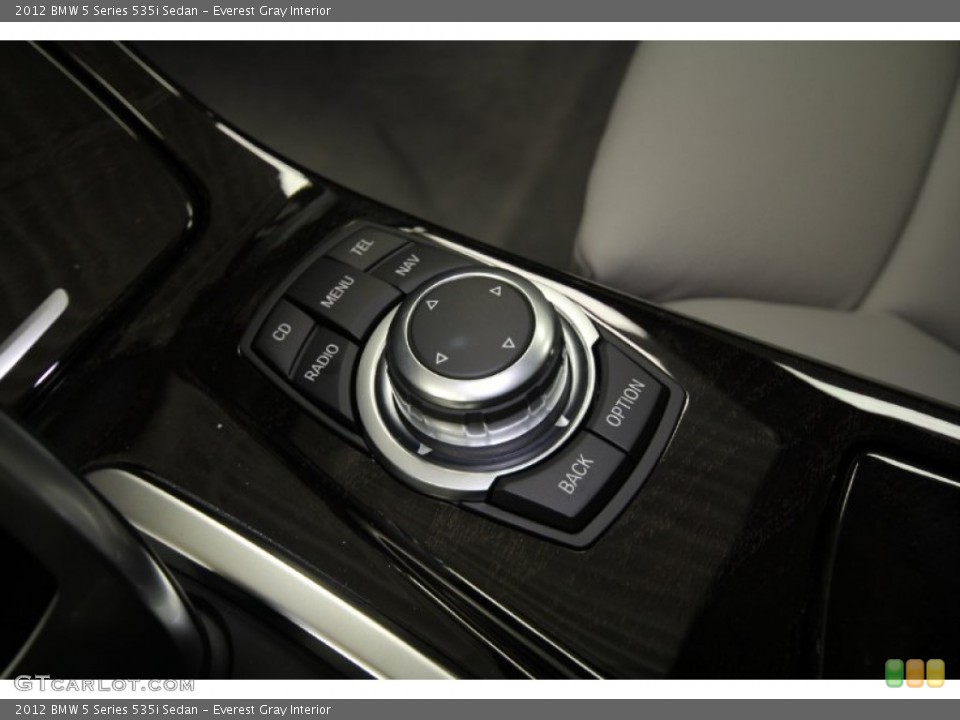 Everest Gray Interior Controls for the 2012 BMW 5 Series 535i Sedan #56705768