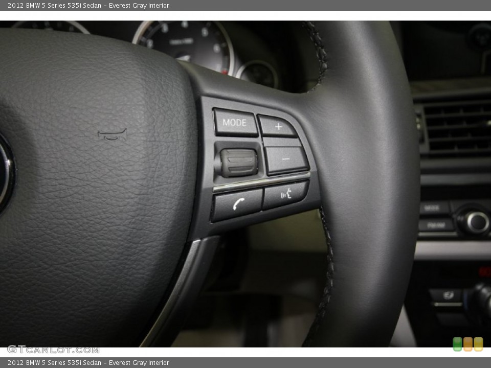 Everest Gray Interior Controls for the 2012 BMW 5 Series 535i Sedan #56705798