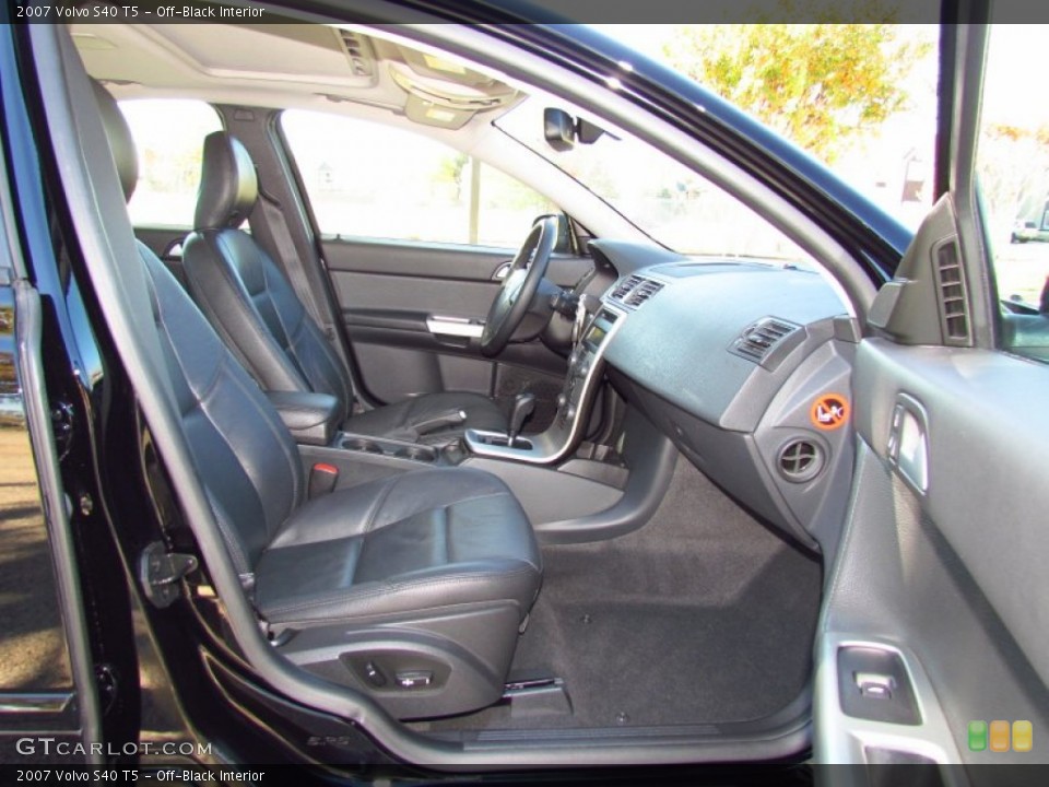 Off-Black Interior Photo for the 2007 Volvo S40 T5 #56716361