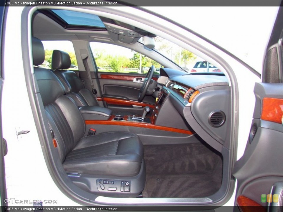 Anthracite Interior Photo for the 2005 Volkswagen Phaeton V8 4Motion Sedan #56716943