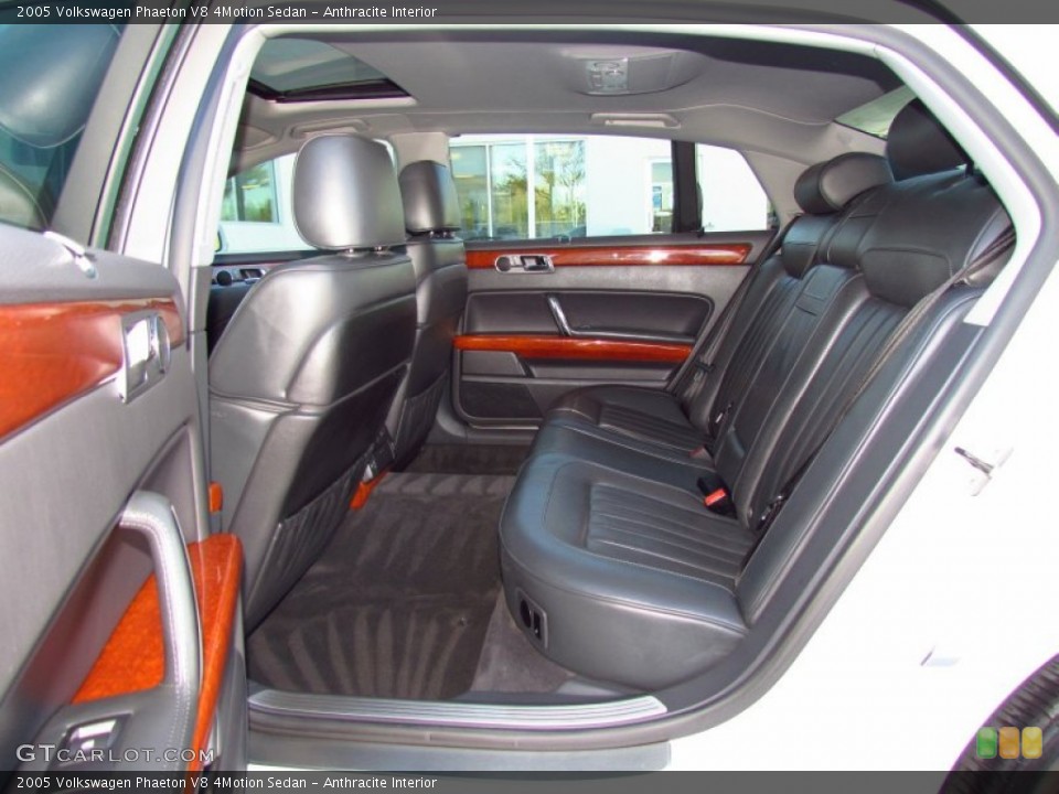 Anthracite Interior Photo for the 2005 Volkswagen Phaeton V8 4Motion Sedan #56716961