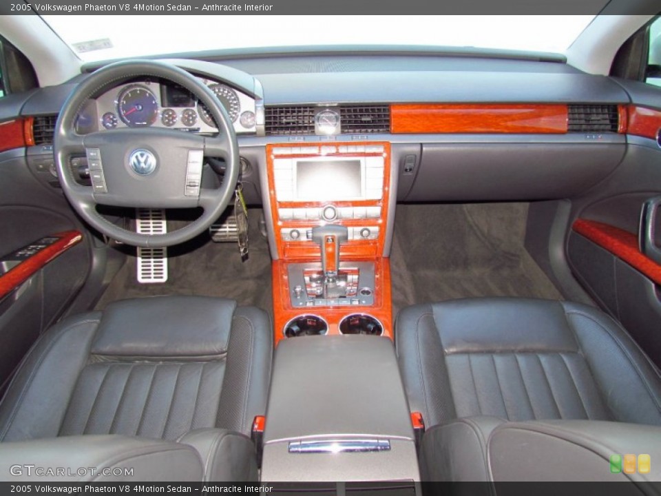 Anthracite Interior Dashboard for the 2005 Volkswagen Phaeton V8 4Motion Sedan #56716981