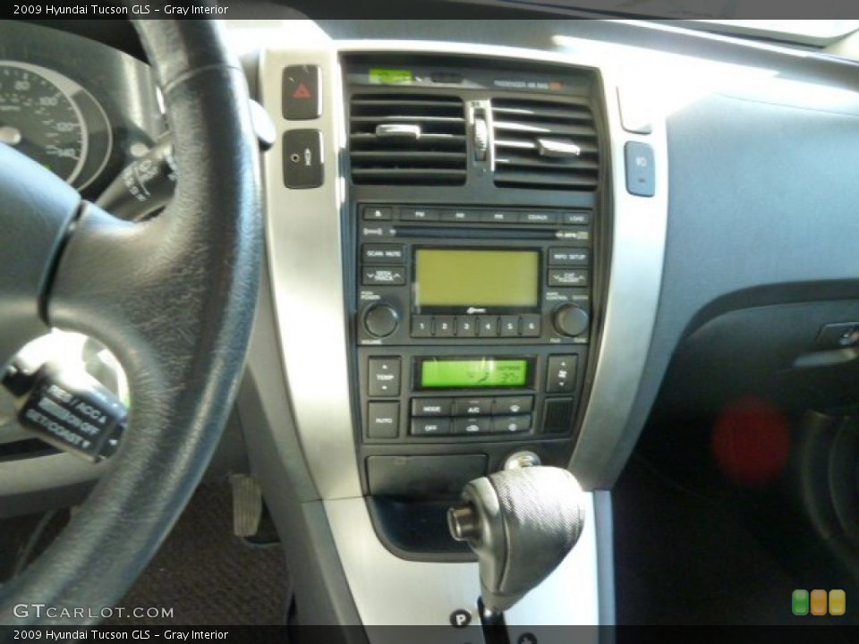 Gray Interior Controls for the 2009 Hyundai Tucson GLS #56733725