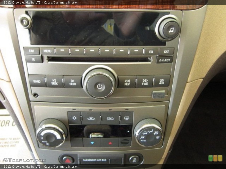 Cocoa/Cashmere Interior Controls for the 2012 Chevrolet Malibu LTZ #56763762