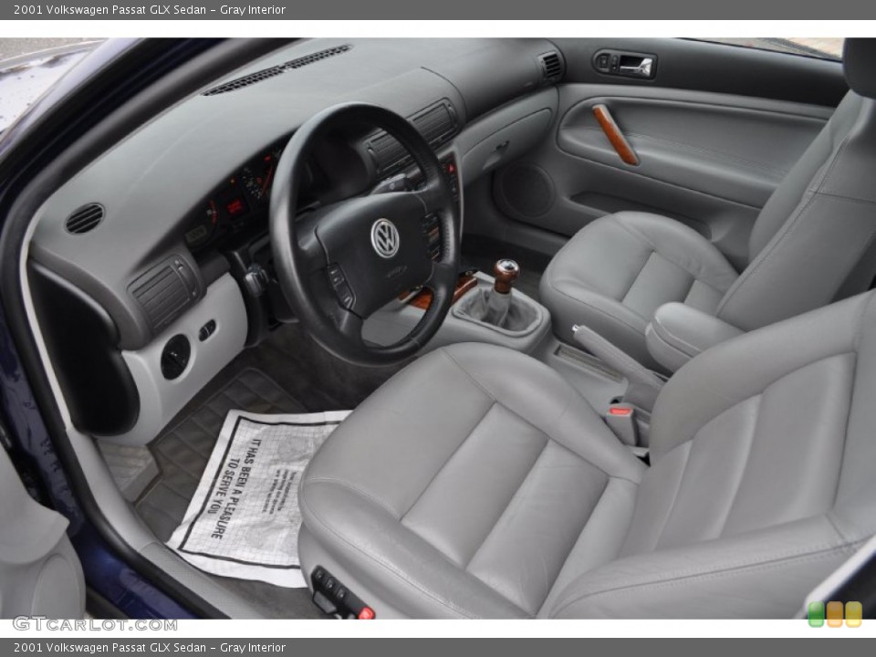 Gray Interior Photo for the 2001 Volkswagen Passat GLX Sedan #56777388