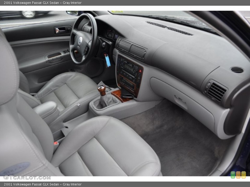 Gray Interior Photo for the 2001 Volkswagen Passat GLX Sedan #56777404