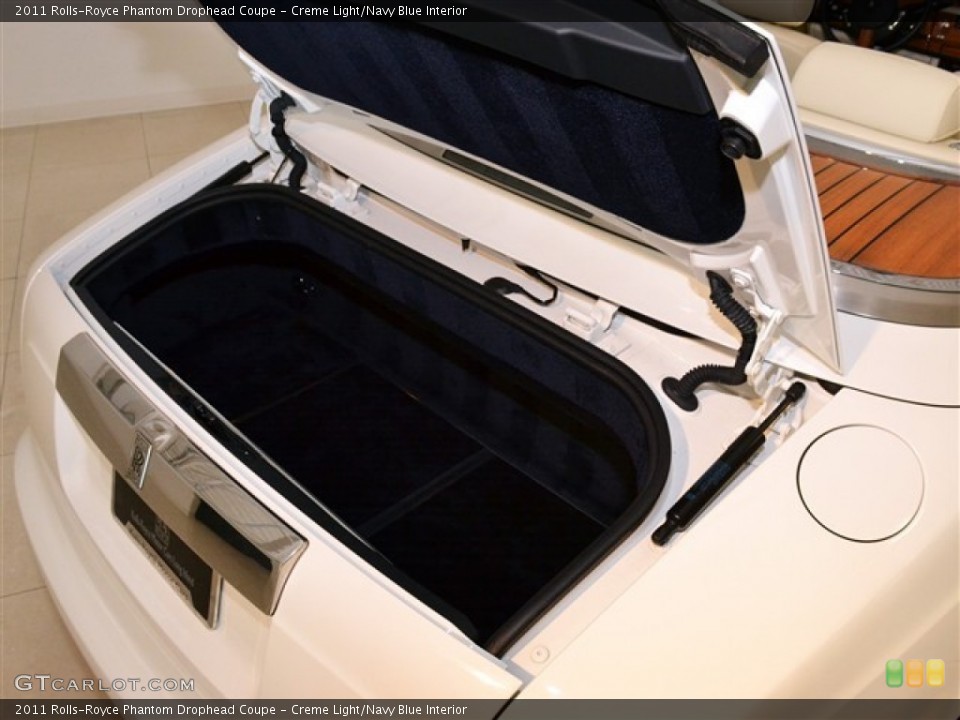 Creme Light/Navy Blue Interior Trunk for the 2011 Rolls-Royce Phantom Drophead Coupe #56778828