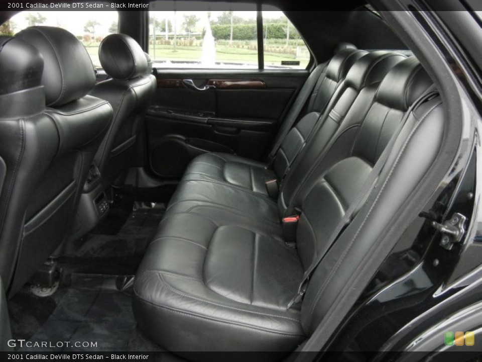 Black Interior Photo for the 2001 Cadillac DeVille DTS Sedan #56785753