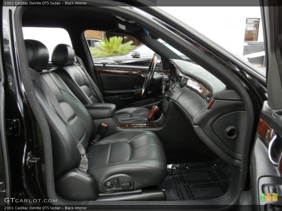 Black Interior Photo for the 2001 Cadillac DeVille DTS Sedan #56785781