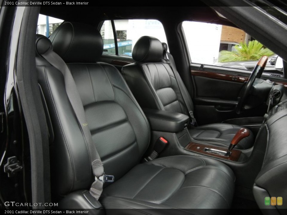 Black Interior Photo for the 2001 Cadillac DeVille DTS Sedan #56785795