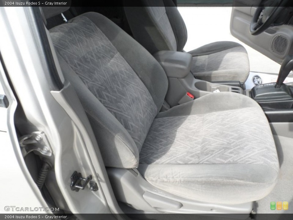 Gray Interior Photo for the 2004 Isuzu Rodeo S #56809680