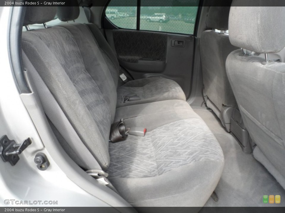 Gray Interior Photo for the 2004 Isuzu Rodeo S #56809698