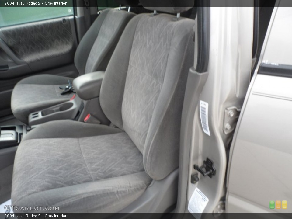 Gray Interior Photo for the 2004 Isuzu Rodeo S #56809743