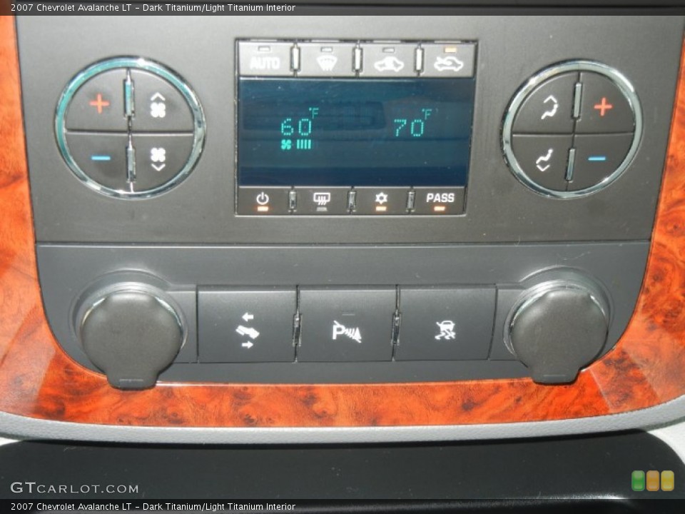 Dark Titanium/Light Titanium Interior Controls for the 2007 Chevrolet Avalanche LT #56826556