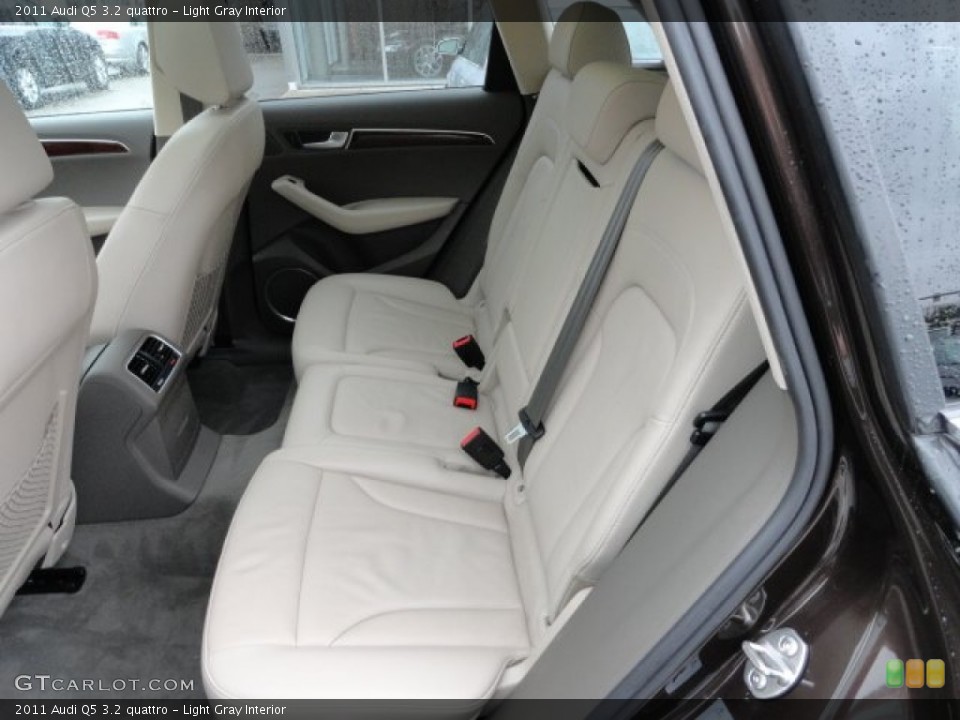 Light Gray Interior Photo for the 2011 Audi Q5 3.2 quattro #56836310
