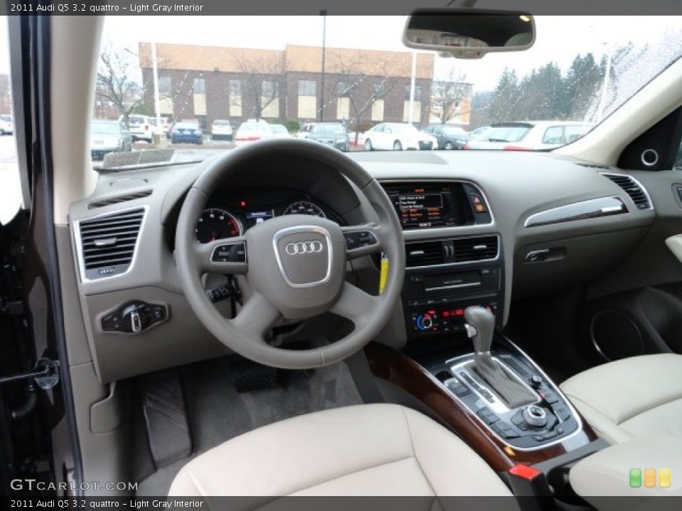 Light Gray Interior Dashboard for the 2011 Audi Q5 3.2 quattro #56836319