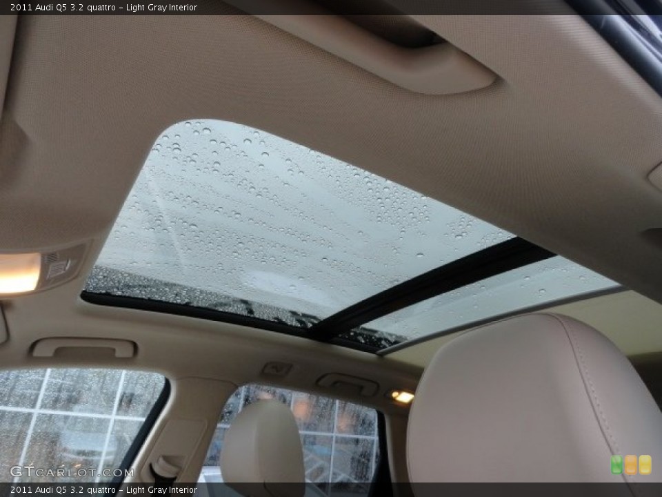 Light Gray Interior Sunroof for the 2011 Audi Q5 3.2 quattro #56836346