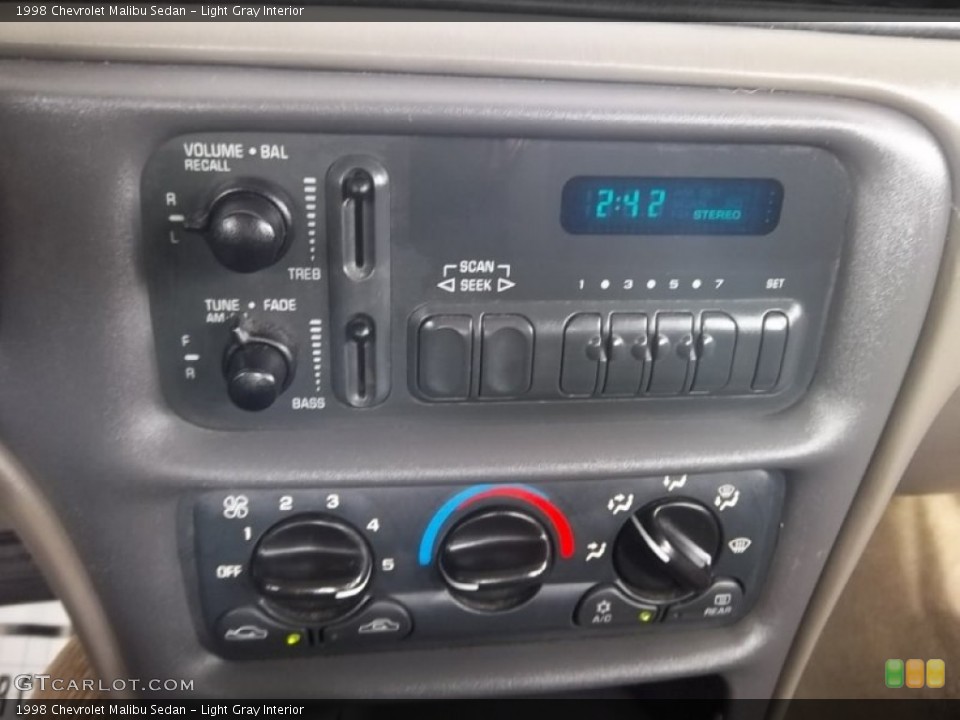 Light Gray Interior Audio System for the 1998 Chevrolet Malibu Sedan #56843043