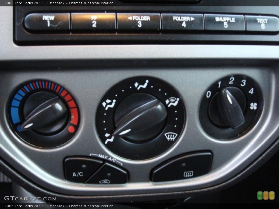 Charcoal/Charcoal Interior Controls for the 2006 Ford Focus ZX5 SE Hatchback #56847701
