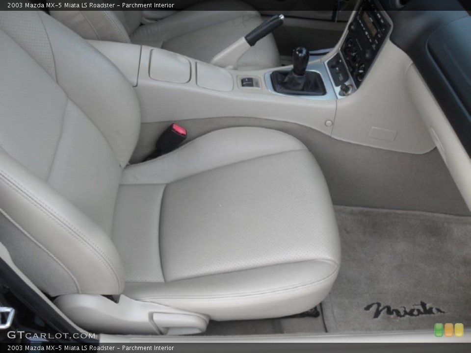 Parchment Interior Photo for the 2003 Mazda MX-5 Miata LS Roadster #56859611