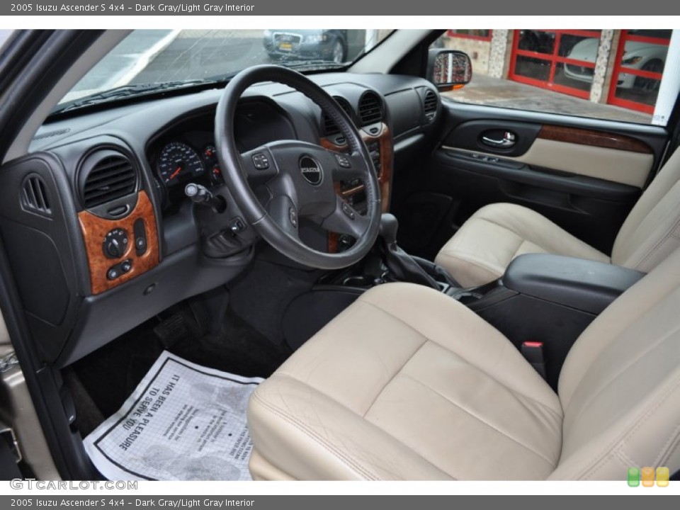 Dark Gray/Light Gray Interior Photo for the 2005 Isuzu Ascender S 4x4 #56904817