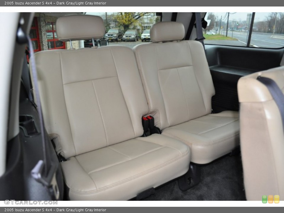 Dark Gray/Light Gray Interior Photo for the 2005 Isuzu Ascender S 4x4 #56904844