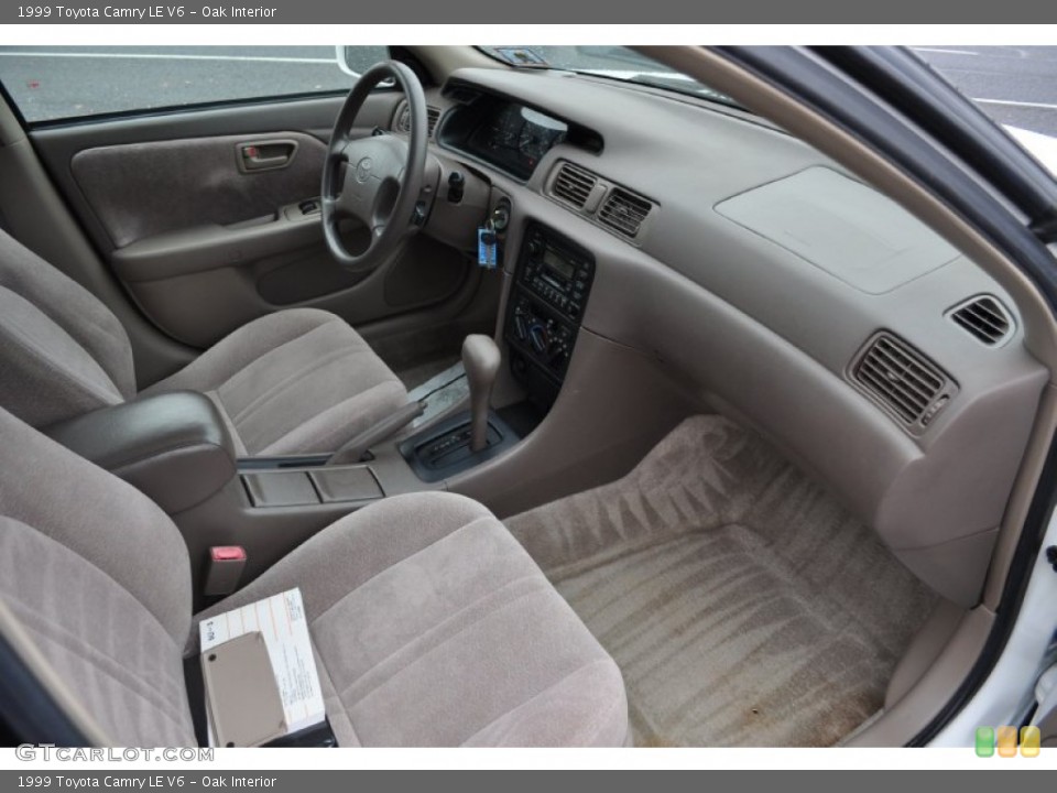Oak Interior Photo for the 1999 Toyota Camry LE V6 #56905396