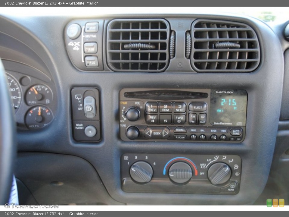 Graphite Interior Controls for the 2002 Chevrolet Blazer LS ZR2 4x4 #56937743
