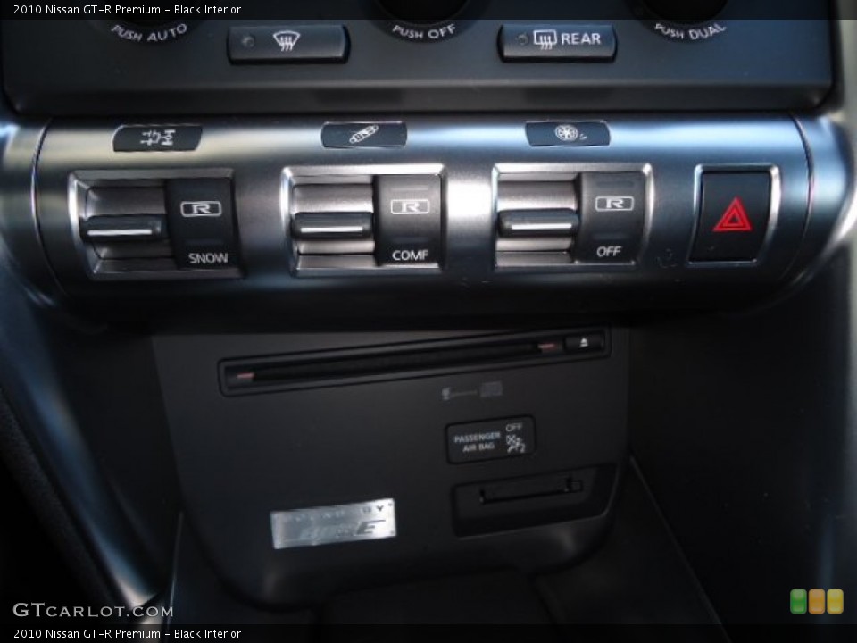 Black Interior Controls for the 2010 Nissan GT-R Premium #56959796