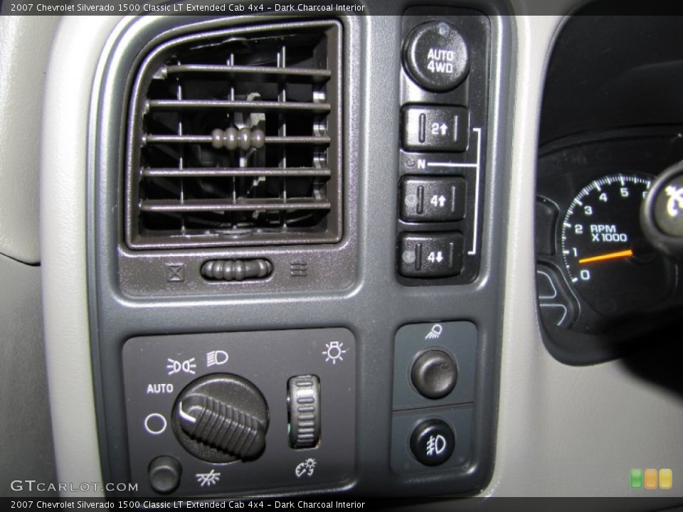 Dark Charcoal Interior Controls for the 2007 Chevrolet Silverado 1500 Classic LT Extended Cab 4x4 #56973952