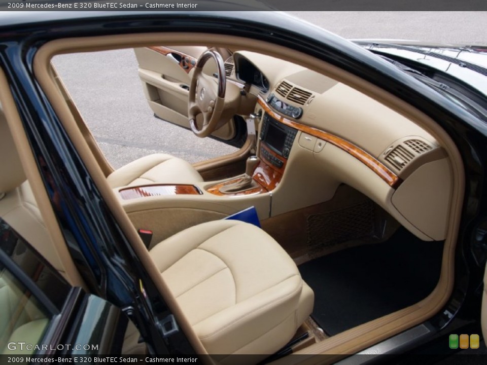 Cashmere Interior Photo for the 2009 Mercedes-Benz E 320 BlueTEC Sedan #57105247