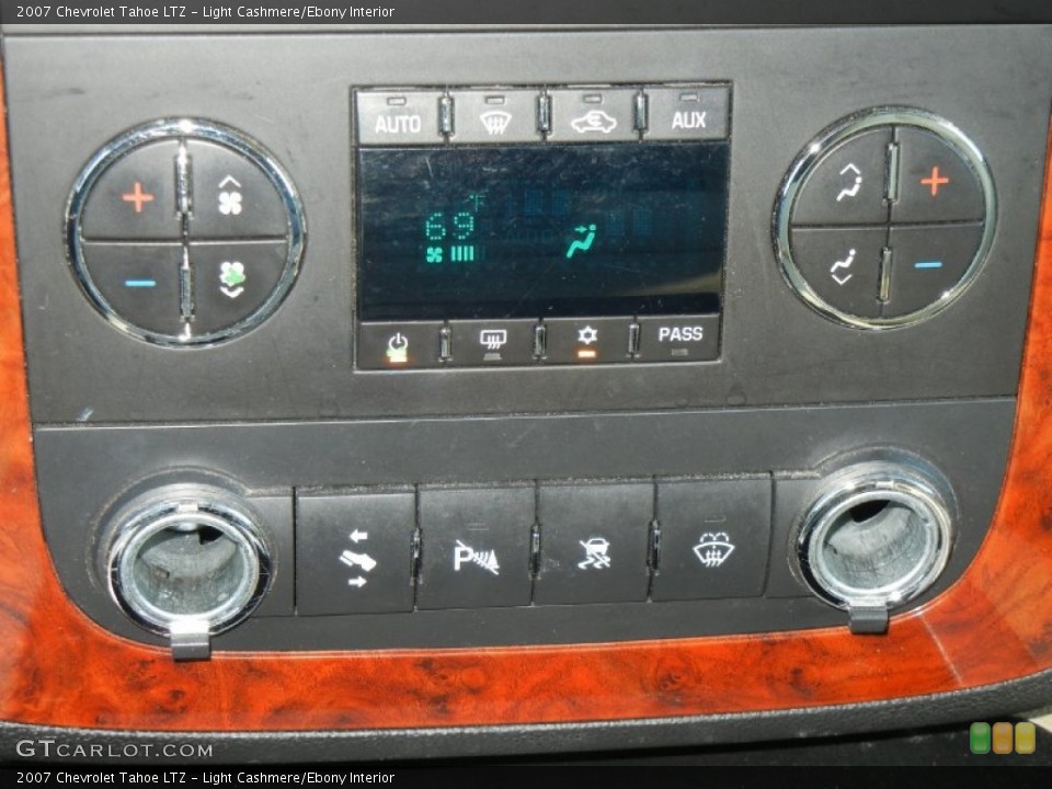 Light Cashmere/Ebony Interior Controls for the 2007 Chevrolet Tahoe LTZ #57113209