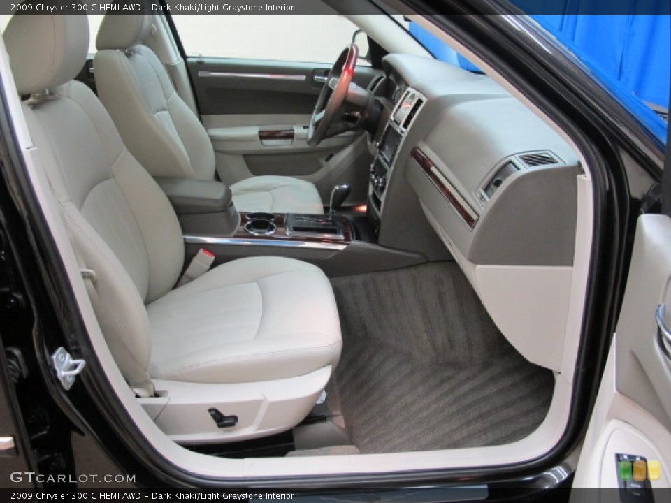 Dark Khaki/Light Graystone Interior Photo for the 2009 Chrysler 300 C HEMI AWD #57122761