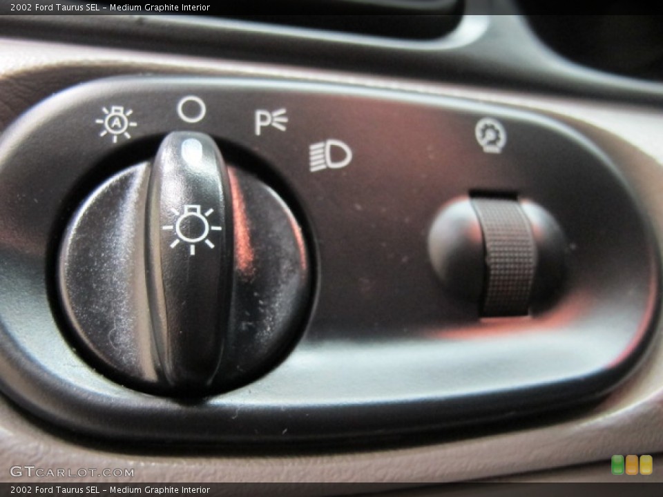 Medium Graphite Interior Controls for the 2002 Ford Taurus SEL #57150793