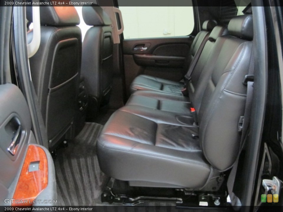 Ebony Interior Photo for the 2009 Chevrolet Avalanche LTZ 4x4 #57193282