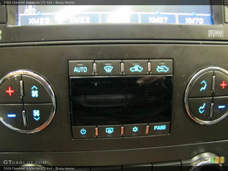 Ebony Interior Controls for the 2009 Chevrolet Avalanche LTZ 4x4 #57193393