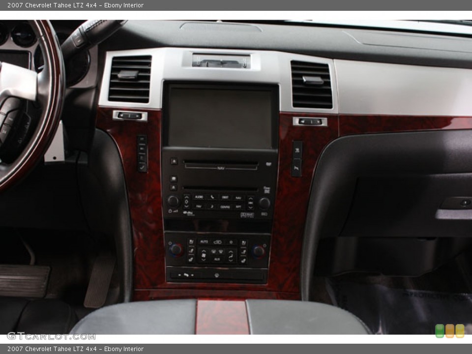 Ebony Interior Controls for the 2007 Chevrolet Tahoe LTZ 4x4 #57196968