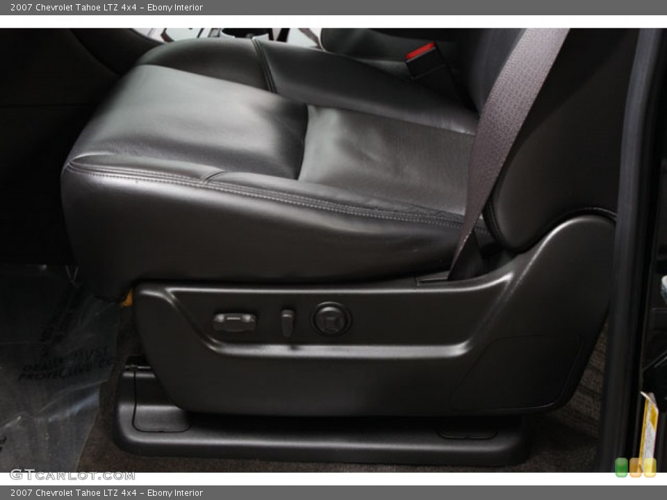Ebony Interior Photo for the 2007 Chevrolet Tahoe LTZ 4x4 #57197057