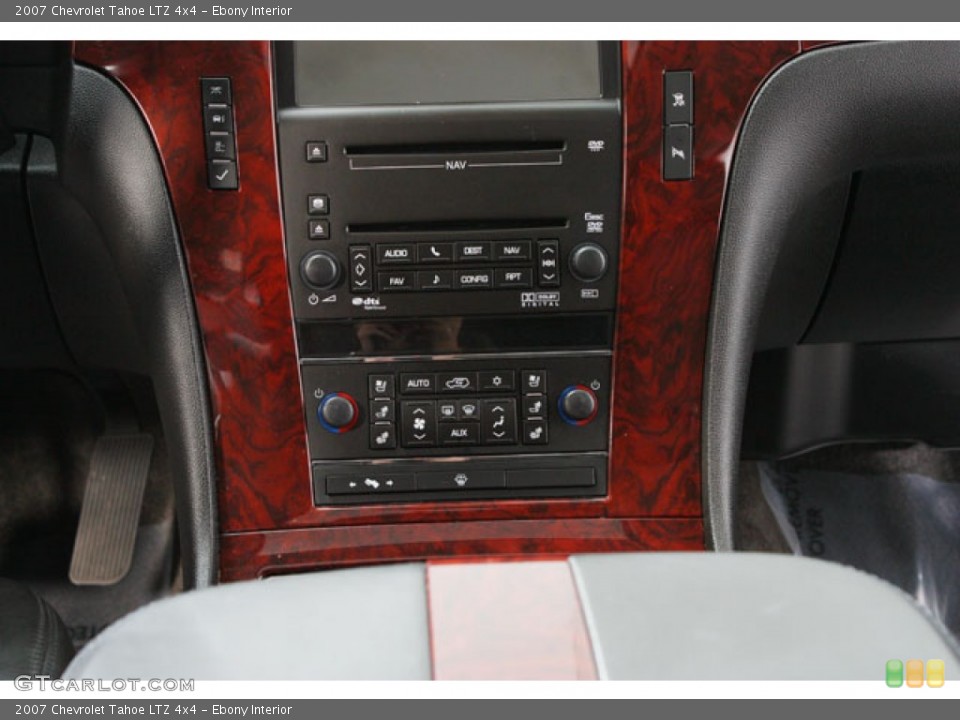Ebony Interior Controls for the 2007 Chevrolet Tahoe LTZ 4x4 #57197071