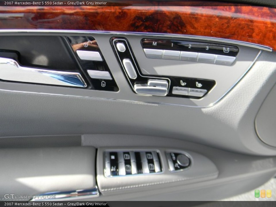 Grey/Dark Grey Interior Door Panel for the 2007 Mercedes-Benz S 550 Sedan #57211032