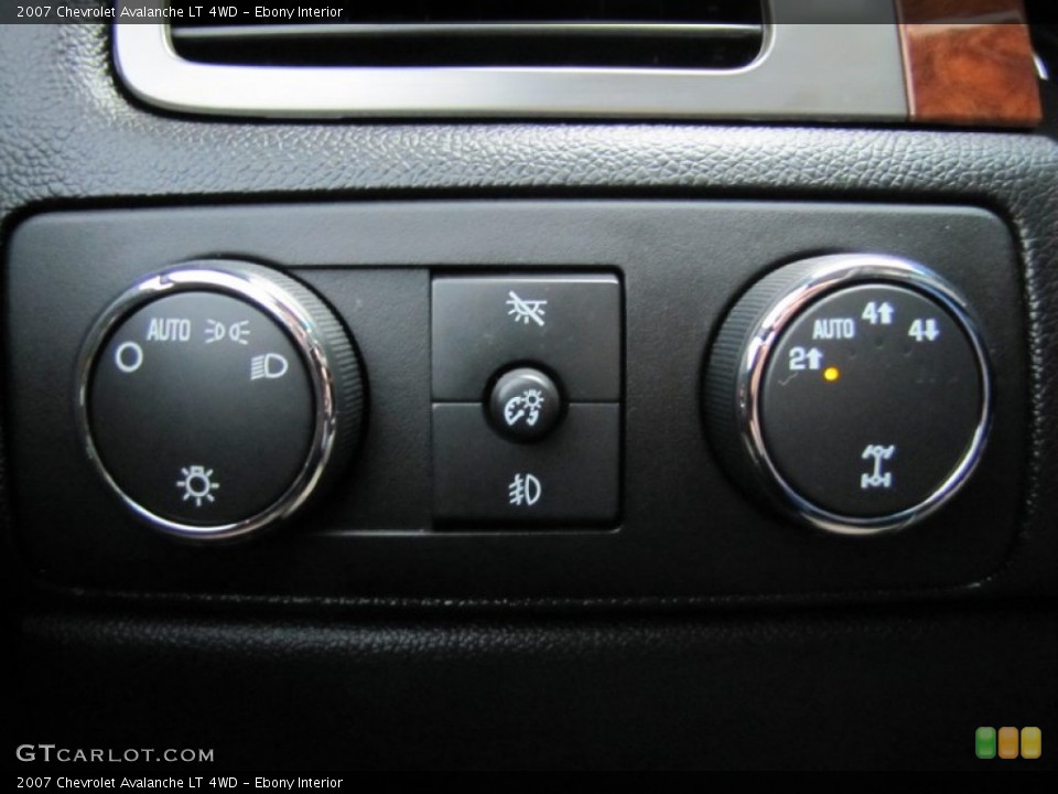 Ebony Interior Controls for the 2007 Chevrolet Avalanche LT 4WD #57221771