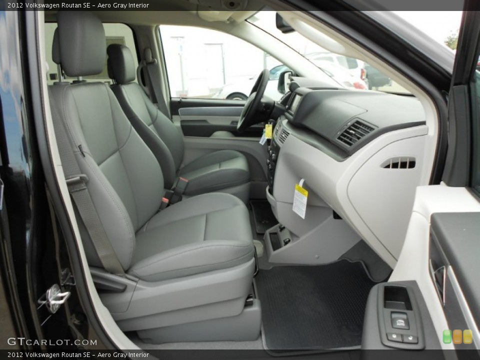 Aero Gray Interior Photo for the 2012 Volkswagen Routan SE #57234314