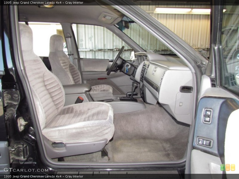 Gray Interior Photo for the 1995 Jeep Grand Cherokee Laredo 4x4 #57234613