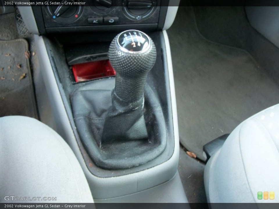 Grey Interior Transmission for the 2002 Volkswagen Jetta GL Sedan #57259043